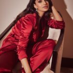 Meenakshi Chaudhary Instagram - 💥💥💥 Styled by @riechamallick Shot by @arifminhaz Outfit @namratajoshipura Jewellery @karnikajewelshyd Make up @sandysartistry Hair @noori_hairstylist