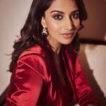 Meenakshi Chaudhary Instagram - 💥💥💥 Styled by @riechamallick Shot by @arifminhaz Outfit @namratajoshipura Jewellery @karnikajewelshyd Make up @sandysartistry Hair @noori_hairstylist