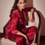 Meenakshi Chaudhary Instagram - 💥💥💥 Styled by @riechamallick Shot by @arifminhaz Outfit @namratajoshipura Jewellery @karnikajewelshyd Make up @sandysartistry Hair @noori_hairstylist