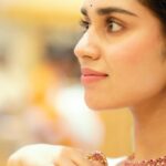 Meenakshi Govindarajan Instagram – #ad Allow me to share a story of love and allure – my journey with VBJ’s Uncut Diamond Collection! 

When it comes to choosing jewellery for the sangeet and embracing tradition, their Jadau collection is my timeless choice. Its intricate craftsmanship and cultural significance make it the perfect complement to any celebration! 

From statement necklaces exuding timeless grace to bangles gleaming with celestial splendour, each creation represents a harmonious blend of nature’s magnificence and human artistry.

Exploring the world of uncut diamonds at VBJ is an experience I wholeheartedly endorse, allowing your elegance to radiate just as brilliantly as mine. Outfit @studio149 @crackjackphotography.  #VBJ #VummidiBangaruJewellers #VBJGold #VummidiBangaru #BridalCollection #BridalJewellery #BridalWear #DiamondJewellery #UncutDiamondJewelery #JewelryDesigner #JewelryCollection #JewelryTrends #ChennaiJewelleryStore