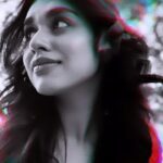 Meenakshi Govindarajan Instagram - Ninaivirukka nee munirukka Naan pinnirukka🍃