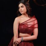 Meenakshi Govindarajan Instagram – A beautiful lehenga in shades of wine & maroon ♥️
A maroon skirt with a right amount of bling embellished with arches & florals paired with a sculptured blouse to amp up the whole look! 

Our show stopper, The gorgeous star @meenakshigovindharajan_ before she hit the ramp. 

Featured in films like cobra, velan and Kennedy club

Jewelry @jcsjewelcreations 
Makeover @salomirdiamond 
Outfit & Styling @studio149