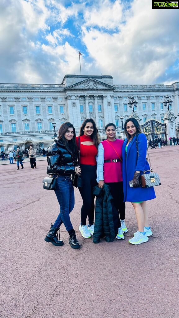 Meenakshi Govindarajan Instagram - #londondairies🫶🏻 London, United Kingdom