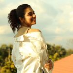 Meenakshi Govindarajan Instagram - Hold up, lemme get some Sun first ☀️ Styling: @sujitharagul Photographer: @sreekaphotography Coimbatore, Tamil Nadu