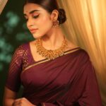 Meenakshi Govindarajan Instagram - For @sukra_jewellery Photographed by @anitakamaraj Styled by @beingroofa Make up by @anupama.krishnamachari Hair by @saisubha_hairstylist Gaffed by @vasanth.saravanan Location @studiojumbos