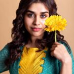 Meenakshi Govindarajan Instagram - @tamarachennai @lakshmiijagan 🌼