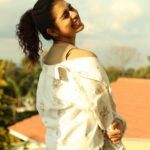 Meenakshi Govindarajan Instagram - Hold up, lemme get some Sun first ☀️ Styling: @sujitharagul Photographer: @sreekaphotography Coimbatore, Tamil Nadu
