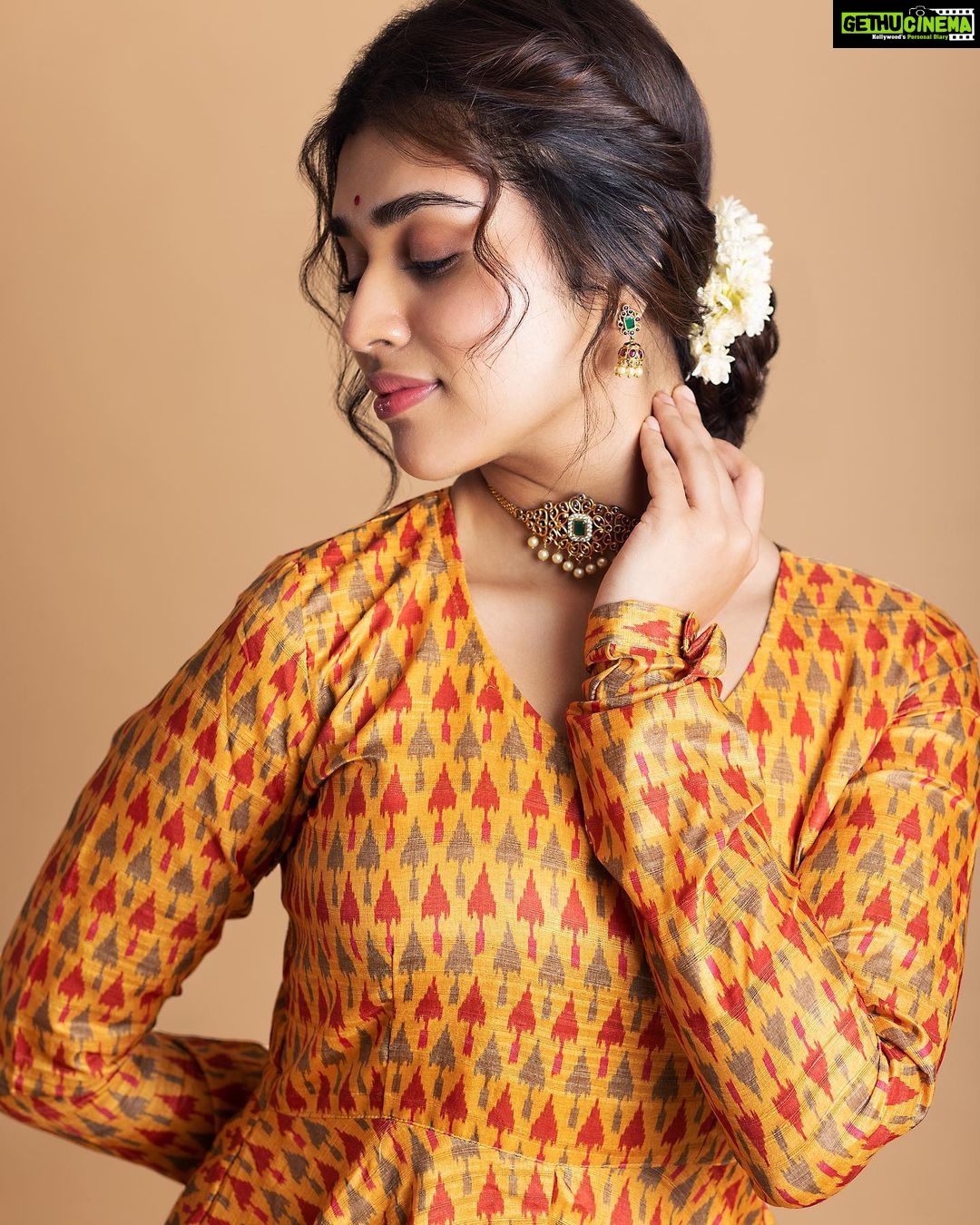 Meenakshi Govindarajan Instagram - Outfit : @tamarachennai Photography : @lakshmiijagan Hairstylist : @jamunadevraj