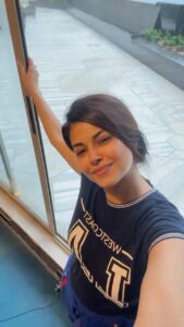 Meera Chopra Instagram - Gymming in this sexy weather. Dil aur dimag ki takkar 🙈