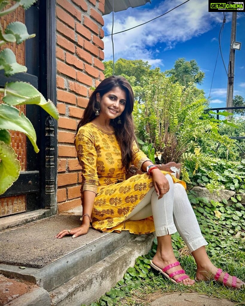 Megha Chakraborty Instagram - Colours are the smiles of Nature🌿 Click: @sahilphull #meghachakraborty #nature #peace Lokhandwala, Andheri