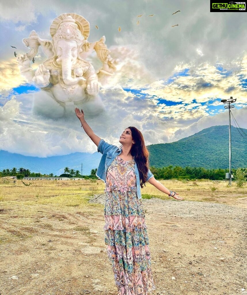 Megha Chakraborty Instagram - May Ganapati Bappa brings happiness and success in everybody’s life 🌿 Ganapati Bappa Morya🙏🏻 Clicked and edited by @sahilphull #happyganeshchaturthi