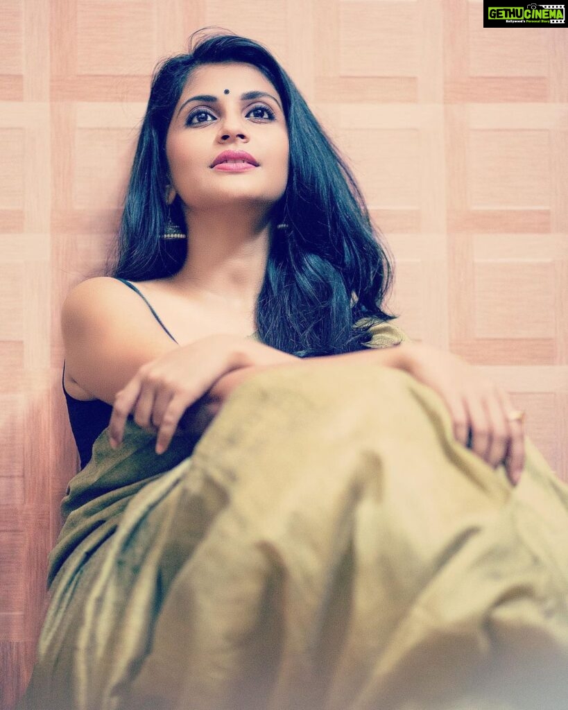 Megha Chakraborty Instagram - ❤ Clicked by : @paradoxgal7 #meghachakraborty #bengali #romantic #feel