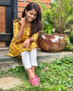 Megha Chakraborty Instagram - Colours are the smiles of Nature🌿 Click: @sahilphull #meghachakraborty #nature #peace Lokhandwala, Andheri