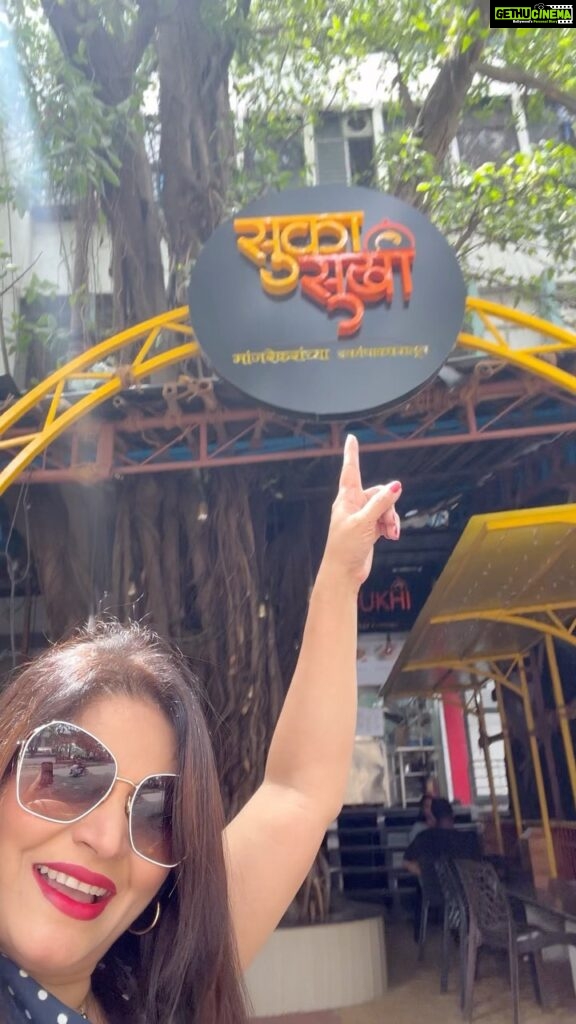 Megha Dhade Instagram - Recently we had a delicious treat @sukasukhi by Mahesh Manjrekar Sir. Their Black chicken, Bombil fry , karandi , sukat (Dry fish )and kheema Pav is to die for 😋. The masale and vatan is sourced direct from Medha Madam and Manjrekar Sir’s home. We were perfectly hosted by Satya and were thoroughly impressed by his hospitality and the hard work he putting to take this takeaway joint to the next level. All the best @satyamanjrekar ,Medha Madam and @maheshmanjrekar Sir !!! Guyssss Do visit or Order this delicious food from @sukasukhi , u can order through #swiggy #zomato #thrive Contact: +91 9040036969 Suka sukhi