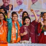 Megha Dhade Instagram - 🙏काल भाजप सांस्कृतिक प्रकोष्ट व राष्ट्रवादी काँग्रेस सांस्कृतिक विभाग यांच्या संयुक्त विद्यमानाने लक्ष्मी रोड पुणे येथे गणपती विसर्जन मिरवणुकींसाठी तसेच मानाच्या गणपतीच्या विसर्जन मिरवणूक स्वागतासाठी स्वागत कक्ष उभारण्यात आला होता , तेथे आमच्या भारतीय जनता पार्टीच्या सांस्कृतिक प्रकोष्ट महाराष्ट्र प्रदेश अध्यक्षा माननीय श्रीमती प्रियाताई बेर्डे , सरचिटणीस सुरेखाताई कुडची व शंतनु गंगणे , धनंजय वठारकर, कलावंत गौरी वनारसे व पदाधिकारी ,तसेच राष्ट्रवादी काँग्रेस सांस्कृतिक आघाडीच्या मेघा ताई घाडगे , मंगेश मोरे व अमर दादा गवळी यांची उपस्थिती होती . माजी भाजप महाराष्ट्र प्रदेशाध्यक्ष व पुण्याचे पालकमंत्री आपल्या सगळ्यांचे लाडके श्री चंद्रकांत दादा पाटील यांची देखील विशेष उपस्थिती येथे होती. या सोहळ्याचे काही खास क्षण टिपले आहेत खास तुमच्यासाठी धन्यवाद 🙏 गणपती बाप्पा मोरया 🌺 जय श्रीराम 🚩 वंदे मातरम🙏🇮🇳 @bjp4maharashtra @bjp4india @ckbawankule @chdadapatil @sudhir.mungantiwar @prreeyaberde @surekha_kudachi @shantanugangane @meghaghadge_official @amaargavali