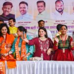 Megha Dhade Instagram - 🙏काल भाजप सांस्कृतिक प्रकोष्ट व राष्ट्रवादी काँग्रेस सांस्कृतिक विभाग यांच्या संयुक्त विद्यमानाने लक्ष्मी रोड पुणे येथे गणपती विसर्जन मिरवणुकींसाठी तसेच मानाच्या गणपतीच्या विसर्जन मिरवणूक स्वागतासाठी स्वागत कक्ष उभारण्यात आला होता , तेथे आमच्या भारतीय जनता पार्टीच्या सांस्कृतिक प्रकोष्ट महाराष्ट्र प्रदेश अध्यक्षा माननीय श्रीमती प्रियाताई बेर्डे , सरचिटणीस सुरेखाताई कुडची व शंतनु गंगणे , धनंजय वठारकर, कलावंत गौरी वनारसे व पदाधिकारी ,तसेच राष्ट्रवादी काँग्रेस सांस्कृतिक आघाडीच्या मेघा ताई घाडगे , मंगेश मोरे व अमर दादा गवळी यांची उपस्थिती होती . माजी भाजप महाराष्ट्र प्रदेशाध्यक्ष व पुण्याचे पालकमंत्री आपल्या सगळ्यांचे लाडके श्री चंद्रकांत दादा पाटील यांची देखील विशेष उपस्थिती येथे होती. या सोहळ्याचे काही खास क्षण टिपले आहेत खास तुमच्यासाठी धन्यवाद 🙏 गणपती बाप्पा मोरया 🌺 जय श्रीराम 🚩 वंदे मातरम🙏🇮🇳 @bjp4maharashtra @bjp4india @ckbawankule @chdadapatil @sudhir.mungantiwar @prreeyaberde @surekha_kudachi @shantanugangane @meghaghadge_official @amaargavali