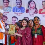 Megha Dhade Instagram - 🙏काल भाजप सांस्कृतिक प्रकोष्ट व राष्ट्रवादी काँग्रेस सांस्कृतिक विभाग यांच्या संयुक्त विद्यमानाने लक्ष्मी रोड पुणे येथे गणपती विसर्जन मिरवणुकींसाठी तसेच मानाच्या गणपतीच्या विसर्जन मिरवणूक स्वागतासाठी स्वागत कक्ष उभारण्यात आला होता , तेथे आमच्या भारतीय जनता पार्टीच्या सांस्कृतिक प्रकोष्ट महाराष्ट्र प्रदेश अध्यक्षा माननीय श्रीमती प्रियाताई बेर्डे , सरचिटणीस सुरेखाताई कुडची व शंतनु गंगणे , धनंजय वठारकर, कलावंत गौरी वनारसे व पदाधिकारी ,तसेच राष्ट्रवादी काँग्रेस सांस्कृतिक आघाडीच्या मेघा ताई घाडगे , मंगेश मोरे व अमर दादा गवळी यांची उपस्थिती होती . माजी भाजप महाराष्ट्र प्रदेशाध्यक्ष व पुण्याचे पालकमंत्री आपल्या सगळ्यांचे लाडके श्री चंद्रकांत दादा पाटील यांची देखील विशेष उपस्थिती येथे होती. या सोहळ्याचे काही खास क्षण टिपले आहेत खास तुमच्यासाठी धन्यवाद 🙏 गणपती बाप्पा मोरया 🌺 जय श्रीराम 🚩 वंदे मातरम🙏🇮🇳 @bjp4maharashtra @bjp4india @ckbawankule @chdadapatil @sudhir.mungantiwar @prreeyaberde @surekha_kudachi @shantanugangane @meghaghadge_official @amaargavali