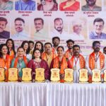 Megha Dhade Instagram - 🙏काल भाजप सांस्कृतिक प्रकोष्ट व राष्ट्रवादी काँग्रेस सांस्कृतिक विभाग यांच्या संयुक्त विद्यमानाने लक्ष्मी रोड पुणे येथे गणपती विसर्जन मिरवणुकींसाठी तसेच मानाच्या गणपतीच्या विसर्जन मिरवणूक स्वागतासाठी स्वागत कक्ष उभारण्यात आला होता , तेथे आमच्या भारतीय जनता पार्टीच्या सांस्कृतिक प्रकोष्ट महाराष्ट्र प्रदेश अध्यक्षा माननीय श्रीमती प्रियाताई बेर्डे , सरचिटणीस सुरेखाताई कुडची व शंतनु गंगणे , धनंजय वठारकर, कलावंत गौरी वनारसे व पदाधिकारी ,तसेच राष्ट्रवादी काँग्रेस सांस्कृतिक आघाडीच्या मेघा ताई घाडगे , मंगेश मोरे व अमर दादा गवळी यांची उपस्थिती होती . माजी भाजप महाराष्ट्र प्रदेशाध्यक्ष व पुण्याचे पालकमंत्री आपल्या सगळ्यांचे लाडके श्री चंद्रकांत दादा पाटील यांची देखील विशेष उपस्थिती येथे होती. या सोहळ्याचे काही खास क्षण टिपले आहेत खास तुमच्यासाठी धन्यवाद 🙏 गणपती बाप्पा मोरया 🌺 जय श्रीराम 🚩 वंदे मातरम🙏🇮🇳 @bjp4maharashtra @bjp4india @ckbawankule @chdadapatil @sudhir.mungantiwar @prreeyaberde @surekha_kudachi @shantanugangane @meghaghadge_official @amaargavali