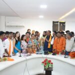 Megha Dhade Instagram - 🙏🏻, आज माझी भारतीय जनता पार्टीचे महाराष्ट्र प्रदेशाध्यक्ष मा चंद्रशेखरजी बावनकुळे, प्रदेश महामंत्री माननीय विजयजी चौधरी, माझी लाडकी सांस्कृतिक प्रकोष्ठची महाराष्ट्र प्रदेशाध्यक्ष मा प्रियाताई बेर्डे यांच्या उपस्थितीत माझी महाराष्ट्र प्रदेश सहसंयोजक पदी नियुक्ती करण्यात आली. तसेच माझ्याबरोबर अनेक कलाकारांचे पक्षप्रवेश करण्यात आले.मला प्रिया ताईनी जी जबाबदारी दिली आहे ती जबाबदारी मी व्यवस्थित पार पाडून अनेक कलाकारांना पक्षाशी जोडून जोमाने काम करीन हा जो विश्वास दाखवला त्याबद्दल सर्व मान्यवरांचे आभार.... @prreeyaberde @BerdePrreeya @ckbawankule Bawankule @sudhir.mungantiwar @devendra_fadnavis @bjp4maharashtra #chandrashekarbawankhule @bjpmahararashtra #SudhirMungantiwar #DevendraFadnavis #PrashantThakur