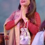 Megha Dhade Instagram - गिरगावातील "मुंबादेवीचा गणराज" या मंडळाला भेट देऊन आणि लाडक्या गणराजाचे दर्शन घेतले..🙏🍁🙏 #ganpatibappamorya #ganpatifestival #Ganeshotsav2023 #marathiaaplakatta #mumbadevichaganraj