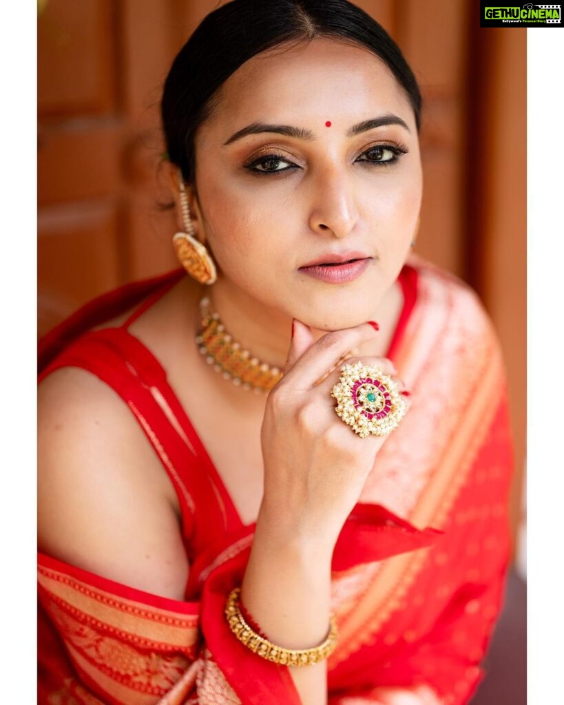 Meghana Gaonkar Instagram - Curated by @sankalpa_angadi Photography: @framesbyvikaskakolu Styling: @sahanastylediary Make up & Hair: @makeovers_sudhanatesh Blouse: @srilakshmi_fashion_mangalore