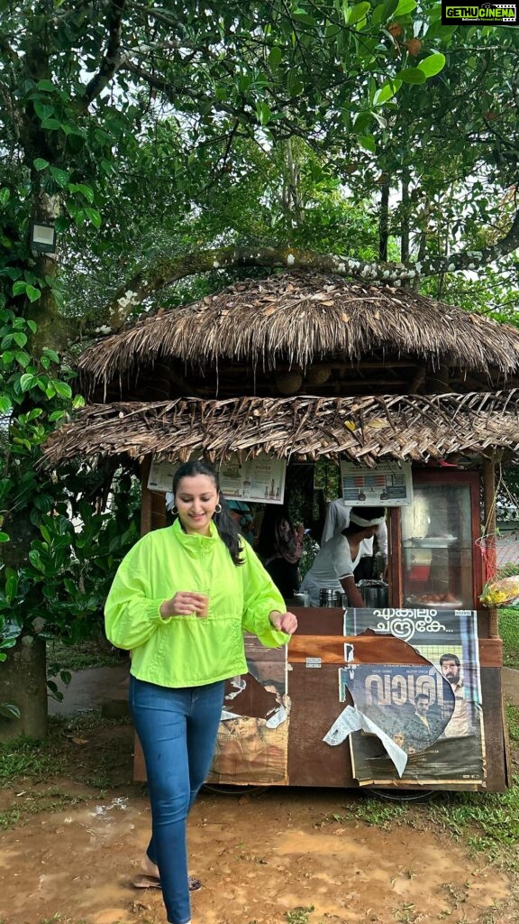 Meghana Gaonkar Instagram - Chai+Rains=Joy of life!! 💜💚 The aesthetics of this tea angadi at Great Trails by GRT hotels Wayanad has my heart. 🫰 @greattrailswayanad @greattrailsbygrt #Kerala