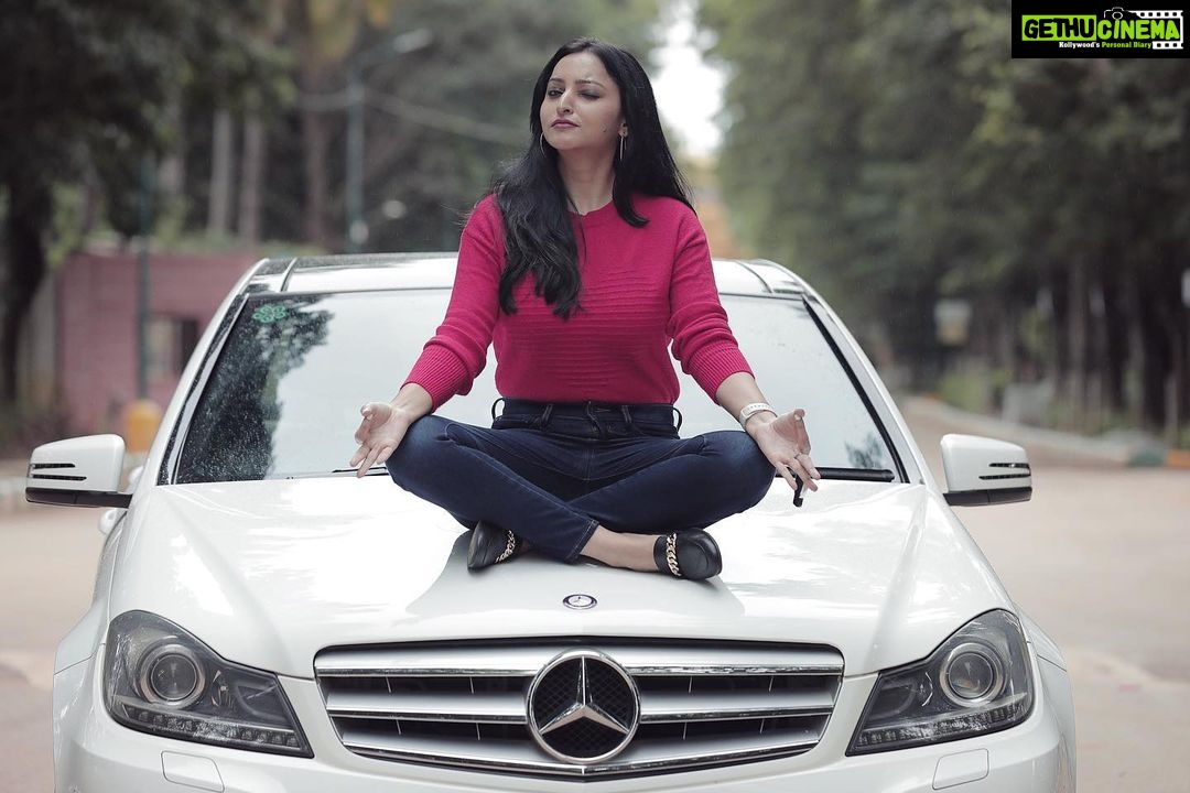 Meghana Gaonkar Instagram - A new video is out on my YouTube channel anthe, nodi..enjoy maadi🤟Link in bio.