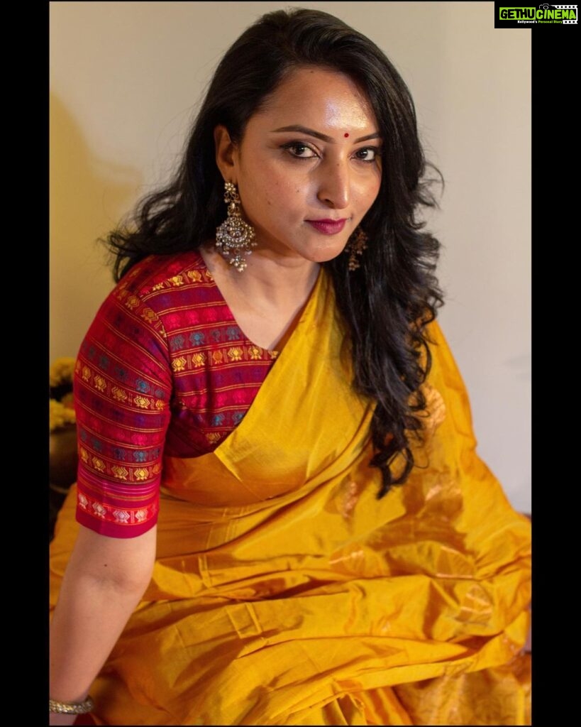 Meghana Gaonkar Instagram - Every saree tells a story. 🍁 @nerige.story