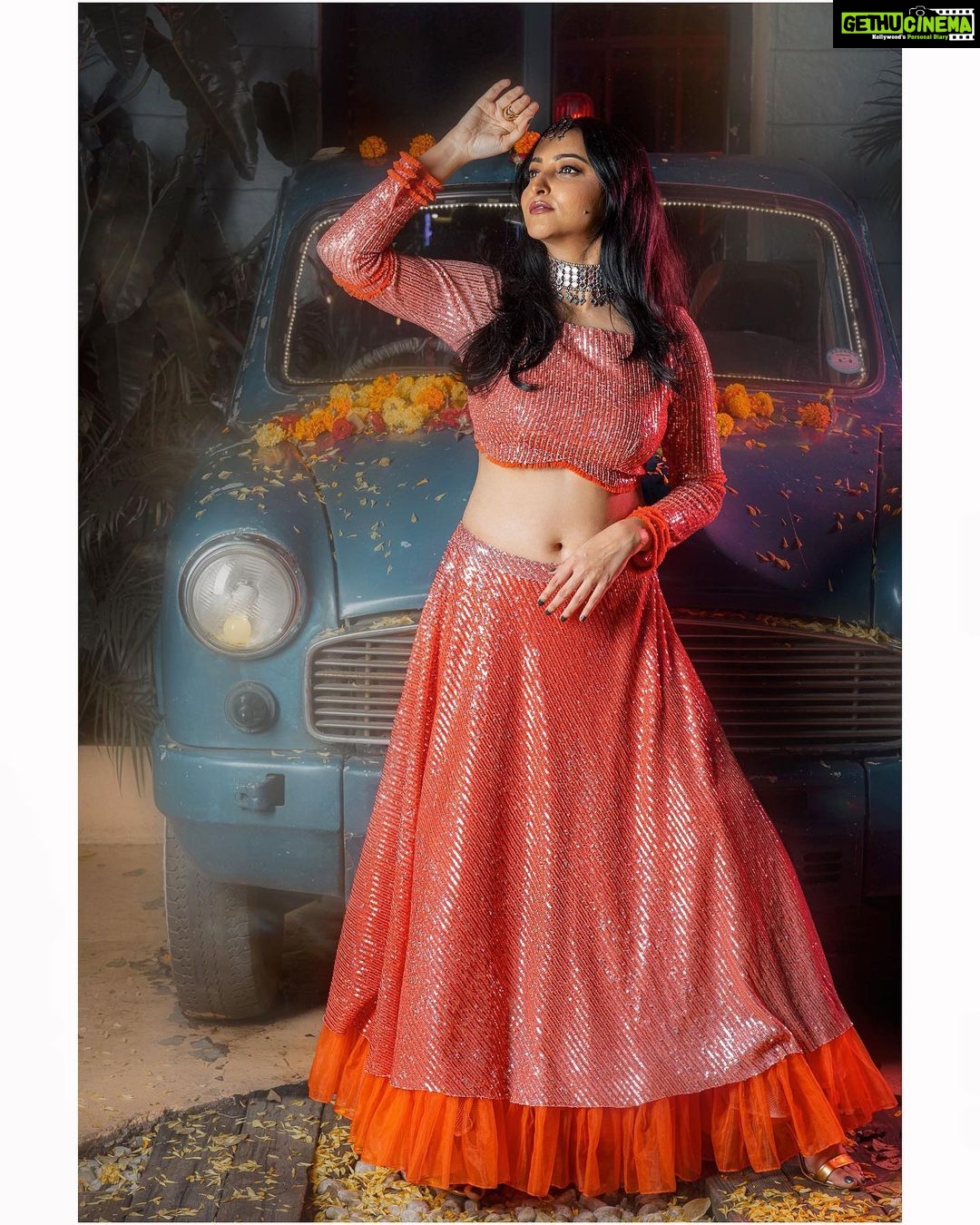 Meghana Gaonkar Instagram - When the master sang ಮೇಘ ಬಂತು ಮೇಘ ..she looked up to the clouds in love but he actually meant me. 💫 (🙈was out of captions, kindly bear with it😛) ~ Photography: @_trip_lenz_ Styling: @memsahib_byshachinaheggar MUA: @pannasmakeuppvtltd