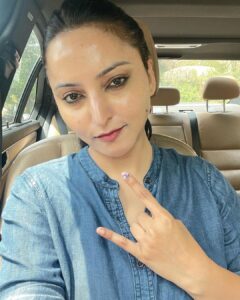 Meghana Gaonkar Instagram - Voting/Being a responsible citizen is very cool!! 🤘✅ #LetsVote #KarnatakaAssemblyElection2023