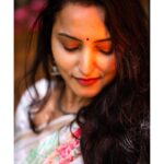 Meghana Gaonkar Instagram - 🌺 ~ For @sankalpa_angadi styled by @sahanastylediary clicked by @framesbyvikaskakolu & make up by @makeovers_sudhanatesh