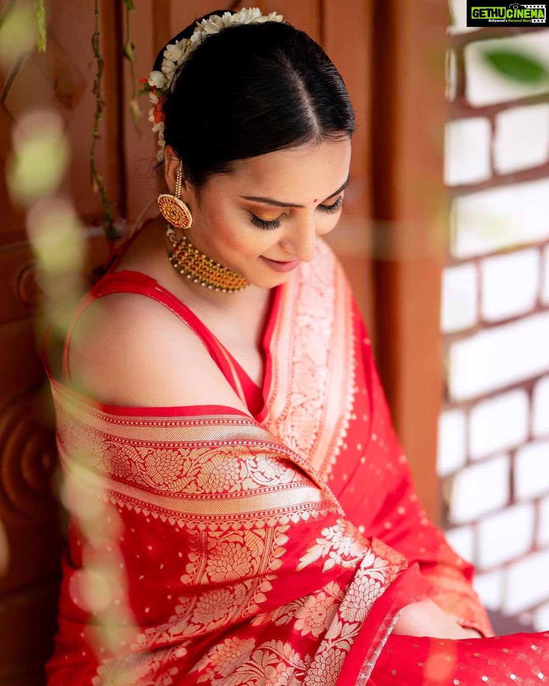 Meghana Gaonkar Instagram - Last of this series!!! 🤌 ~ Curated by @sankalpa_angadi Photography: @framesbyvikaskakolu Styling: @sahanastylediary Make up & Hair: @makeovers_sudhanatesh