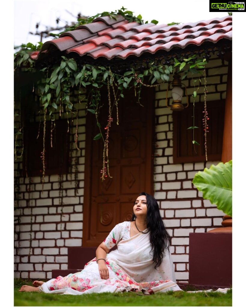 Meghana Gaonkar Instagram - 💭 ~ Curated by @sankalpa_angadi Styled by @sahanastylediary Clicked by @framesbyvikaskakolu Make up & Hair @makeovers_sudhanatesh