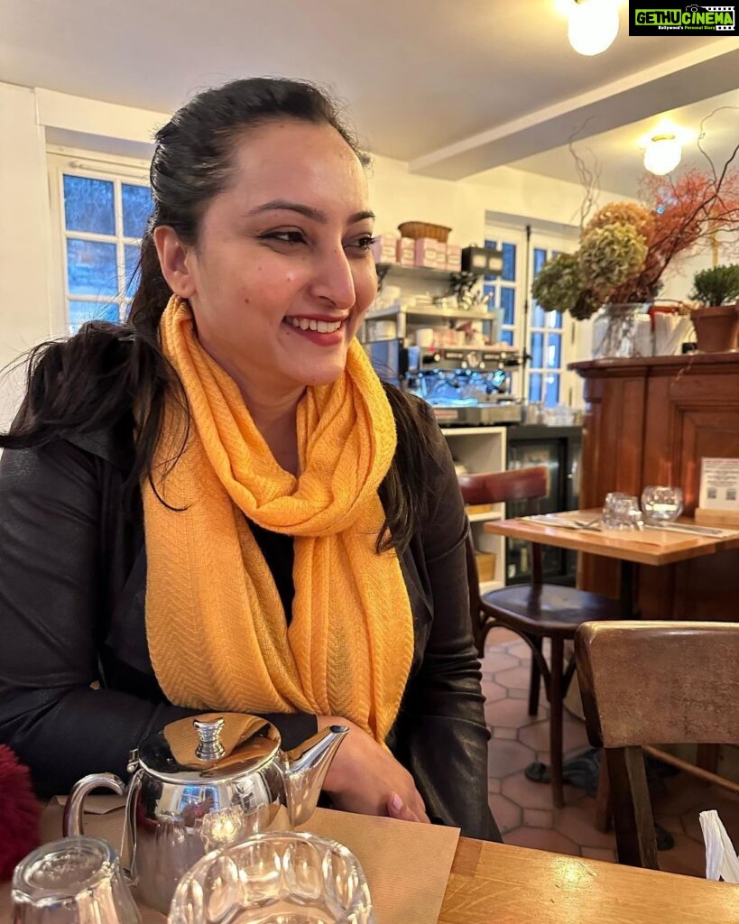 Meghana Gaonkar Instagram - 3 Gen in Paris haven. 💛❤💜 La Maison Rose
