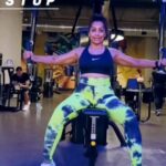 Meghna Naidu Instagram - If you know me... You know i love to be strong... Everyone is chasing that skinny perfect body but me on the other hand is always striving to be stronger than before !!! I am my own competition I am my own inspiration I am my own * oh my god, look at her * wala feeling... IYKYK #strongwomen #stronggirls #workoutmotivation #workoutoftheday