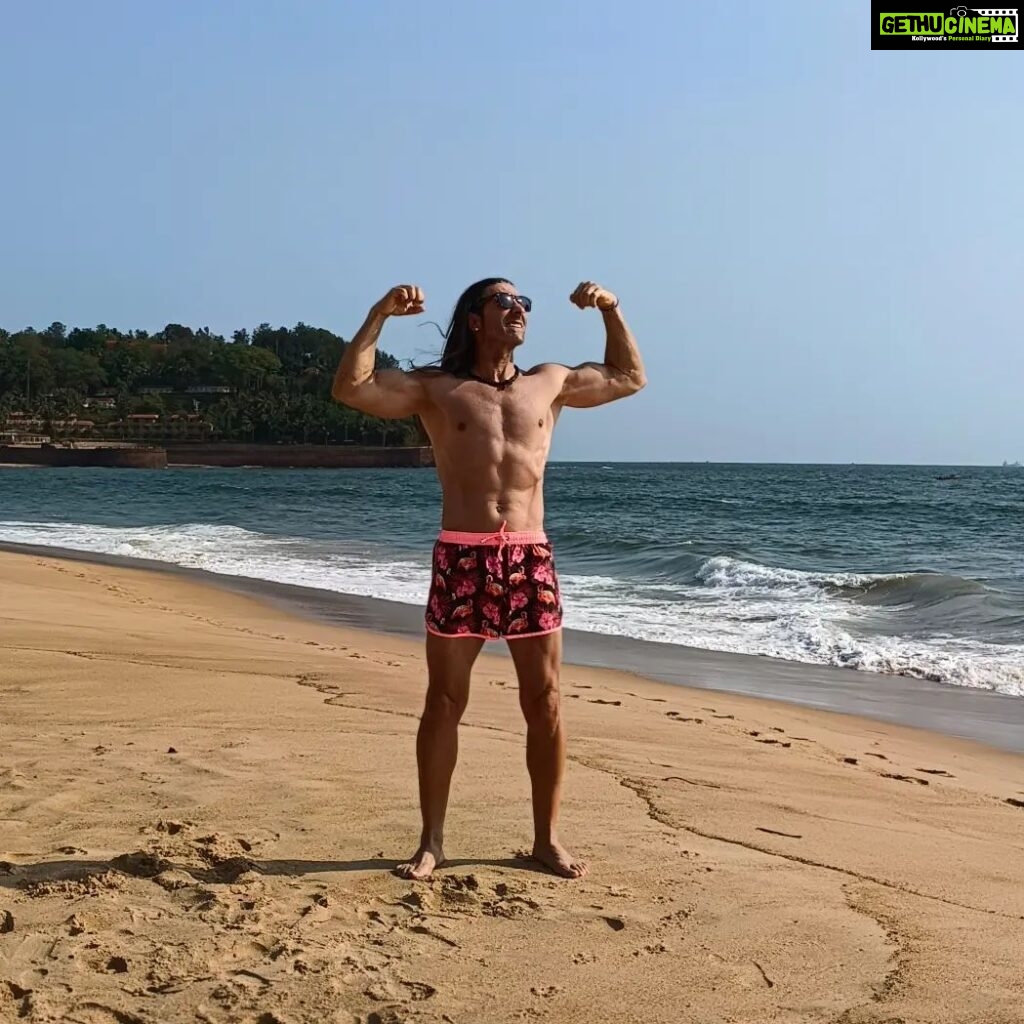 Meghna Naidu Instagram - Date Day by the Beach with Mr. Husbandji ⛱ @elitetennisdubai #goadiaries #goaindia #husbandandwife #couplelove #couplegoals #homesweethome Goa, Candolim Beach