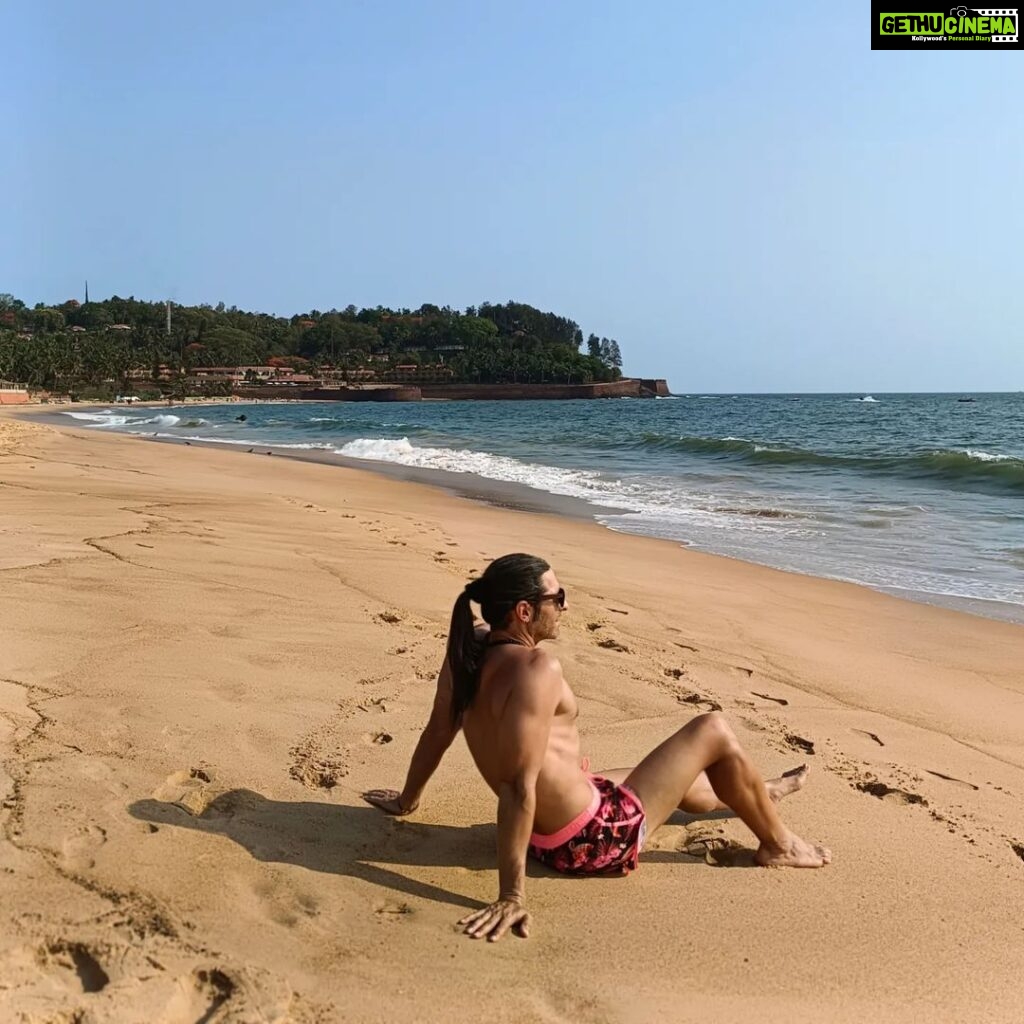 Meghna Naidu Instagram - Date Day by the Beach with Mr. Husbandji ⛱ @elitetennisdubai #goadiaries #goaindia #husbandandwife #couplelove #couplegoals #homesweethome Goa, Candolim Beach