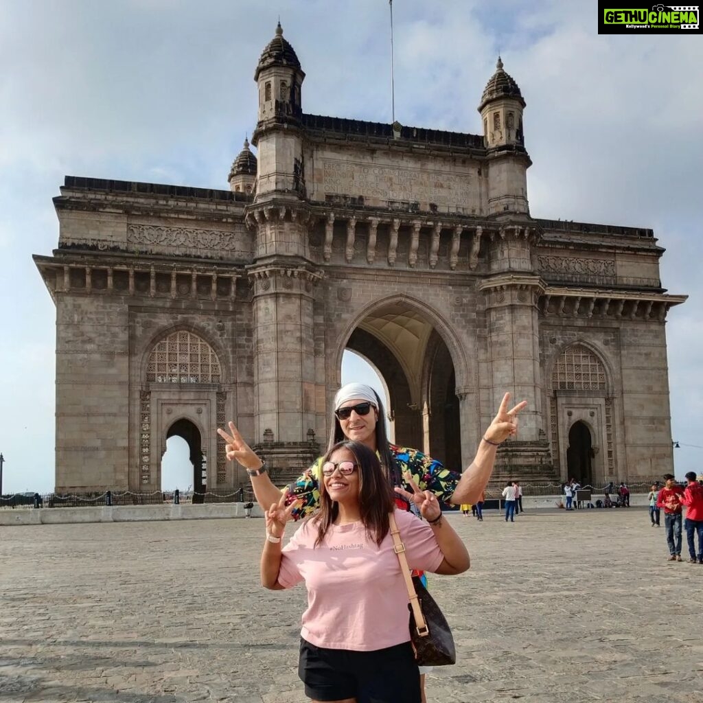 Meghna Naidu Instagram - Touristgiri with Mr. Husbandji ❤ Thank youuuu @sona.e.naidu for being the best entertainer and photographer ever !!! #mumbaimerijaan #mumbaikar #backhome #homesweethome #mumbailife #indianme Mumbai, Maharashtra