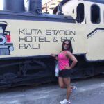 Meghna Naidu Instagram - Once upon a time I used to Oil my long hair on beach holidays... 🤣🤣🤣 Swipe to see hot photo of Mr. husbandji @elitetennisdubai #baliindonesia #bali #lembongan #beachlife #beachvibes