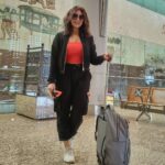 Meghna Naidu Instagram - I have some stories to tell not stuff to show...!!! #photooftheday #airportdiaries #meghnanaidu #travelwithme #storiesofindia #storyofmylife Mumbai, Maharashtra