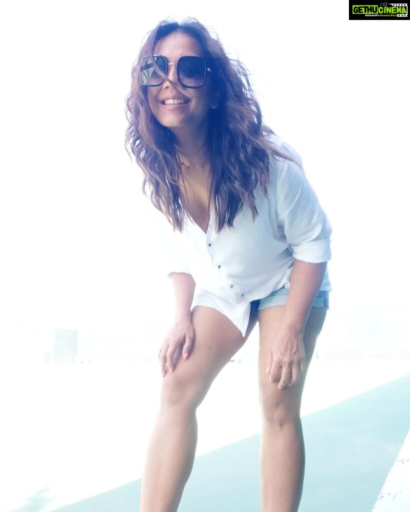Meghna Naidu Instagram - Yes... This is Me dressed up !!! One can never go wrong with denim shorts and white shirt 🤪 #photooftheday #happysunday #lifeindubai #meghnanaidu #dubailife #shortsandshirts Dubai, United Arab Emirates