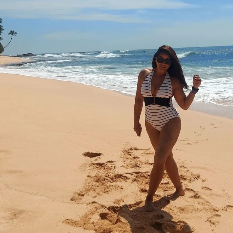 Meghna Naidu Instagram - Be yourself no matter what they say... BTW... Who they ??? 😋😋 #confidence #quoteoftheday #bikinilife #bikini #srilankadaily #srilankatravel #Beachyme #beachbabe #meghnanaidu Unawatuna, Sri Lanka