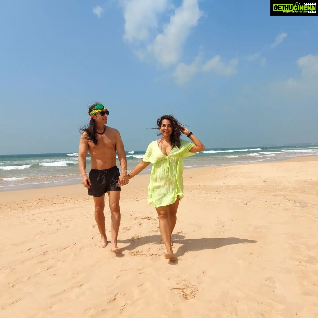 Meghna Naidu Instagram - Happy 6th Anniversary my Husbandji... Another 60 more to go hahaha... Yes Yes it is going to be way past old, krinkly and toothless for us !!! Love youuuuu batataaaaaa 💕💕💕 #besthusbandever #couplegoals #coupletravel #loveisintheair #happyanniversary Bentota Beach, Sri Lanka