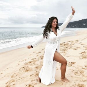 Meghna Naidu Instagram - Dancing to the Sound Of Waves is probably the happiest feeling in the world...!!! 
Try it if you haven't already done so...

#lifeonthebeach
#happinessisachoice 
#lifelessons 
#meghnanaidu 
#loveislove