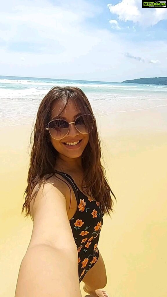 Meghna Naidu Instagram - Karon Beach... This is where I want to stay !!! #karon #karonbeach #phuket #phuketthailand #phuketkaron #hiltonkaron #indianme #meghnanaidu #thailand #thailandtravel #husbandisthebest #husbandandwife