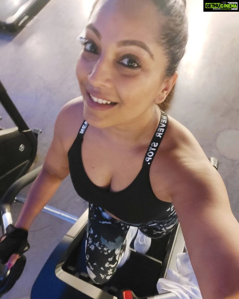 Meghna Naidu Instagram - You is your own priority... Do it for yourself !!! Shine on 💫 The WareHouse Gym