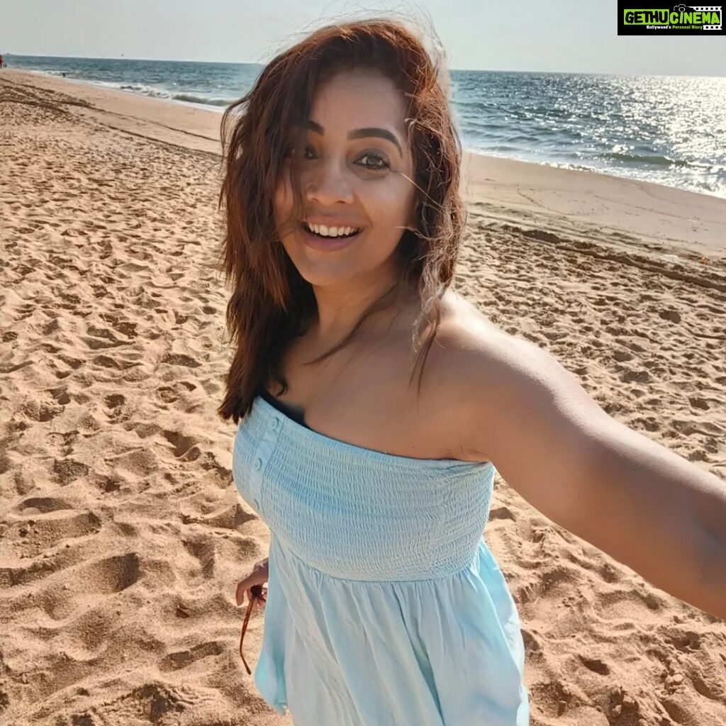 Meghna Naidu Instagram - B E A C H... Best Escape Anyone Can Have #Beachyme #beachvibes #beachbabe #beachlife #happinessisachoice #happygirlsaretheprettiest #meghnanaidu