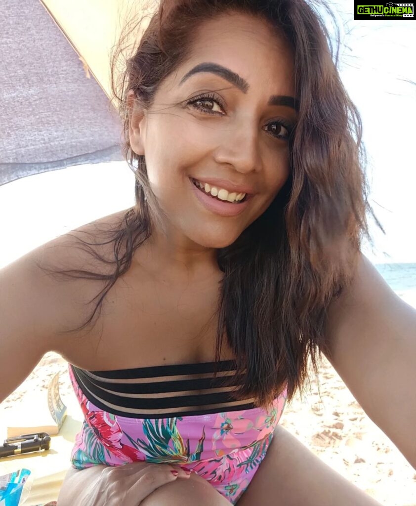 Meghna Naidu Instagram - I don't appreciate Negative vibes on my page so please feel free to move along and pakao someone else !!! I am very busy working on myself and being better than I was yesterday 💝 #photooftheday #photography #loveyourself #beachwear #beachvibes #beachlife India - Goa