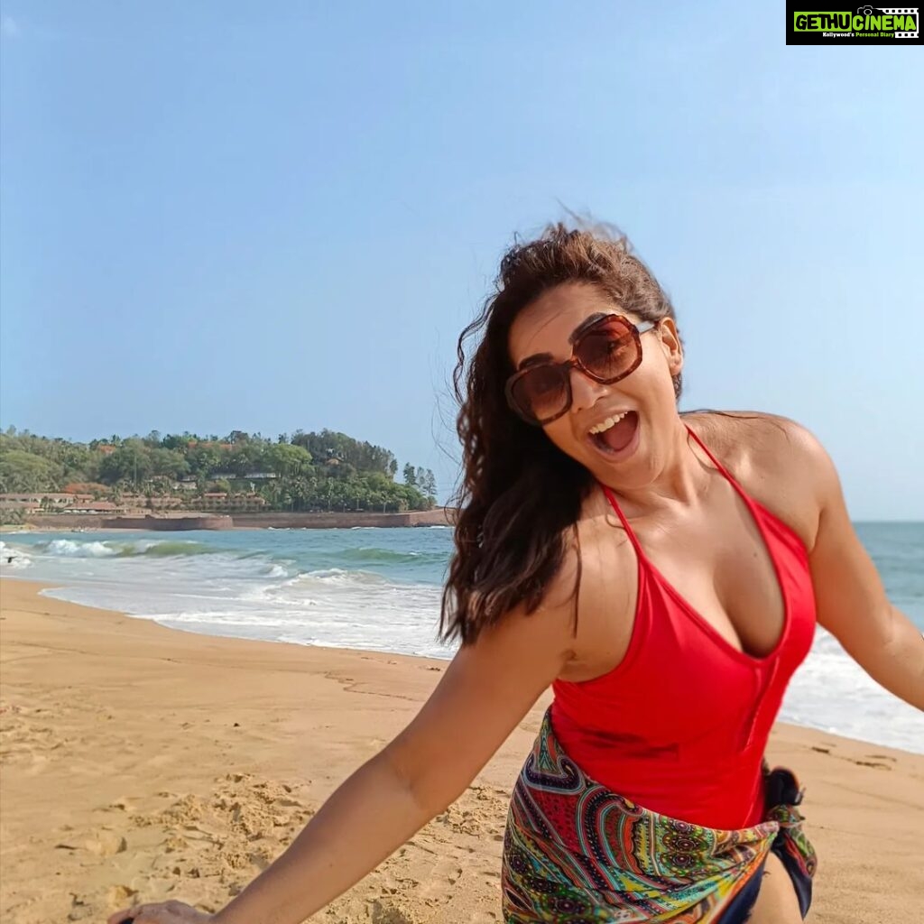 Meghna Naidu Instagram - Sun Sand & Sea... Me Happieeee ⛱ #beachvibes #beachlife #beachwear #beachday #sunsandsea #happygirlsaretheprettiest #goadiaries Goa India