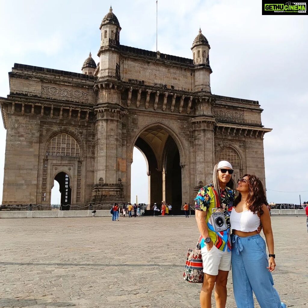 Meghna Naidu Instagram - Touristgiri with Mr. Husbandji ❤ Thank youuuu @sona.e.naidu for being the best entertainer and photographer ever !!! #mumbaimerijaan #mumbaikar #backhome #homesweethome #mumbailife #indianme Mumbai, Maharashtra